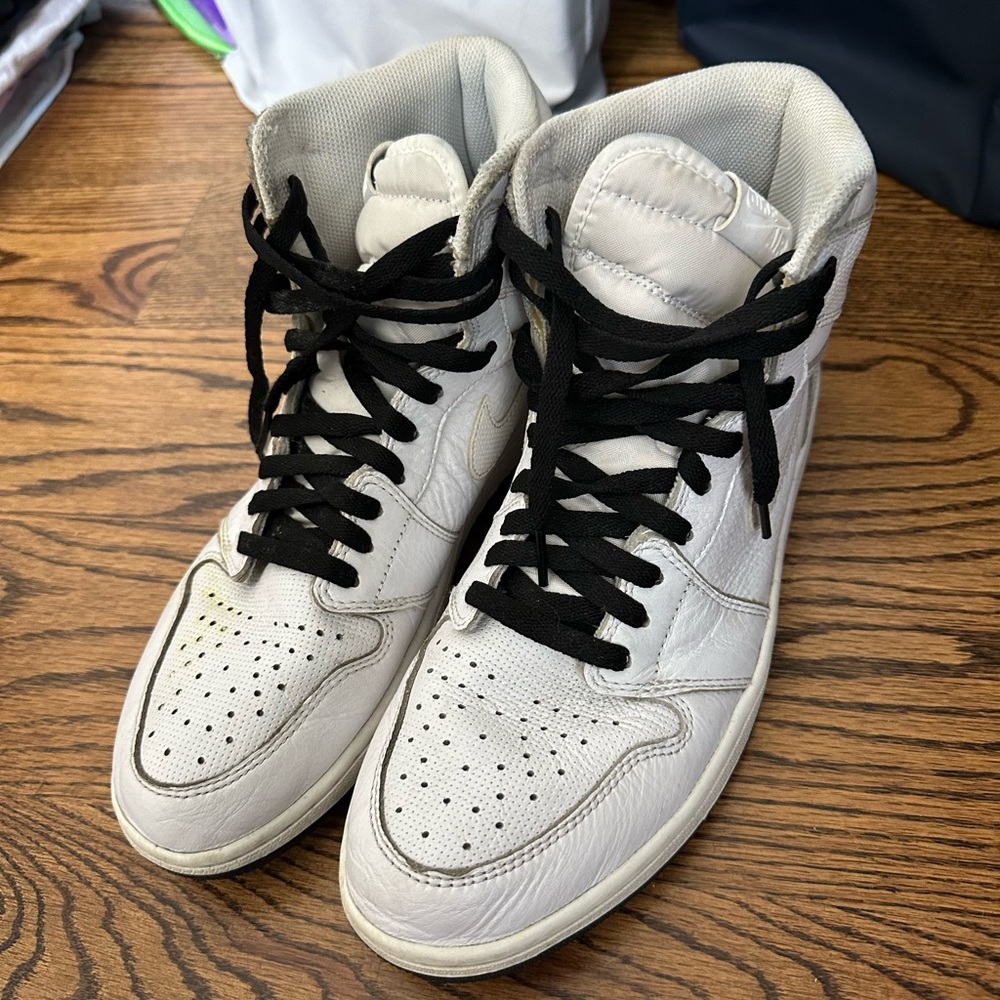 White perforated Jordan 1 OG high - US 11